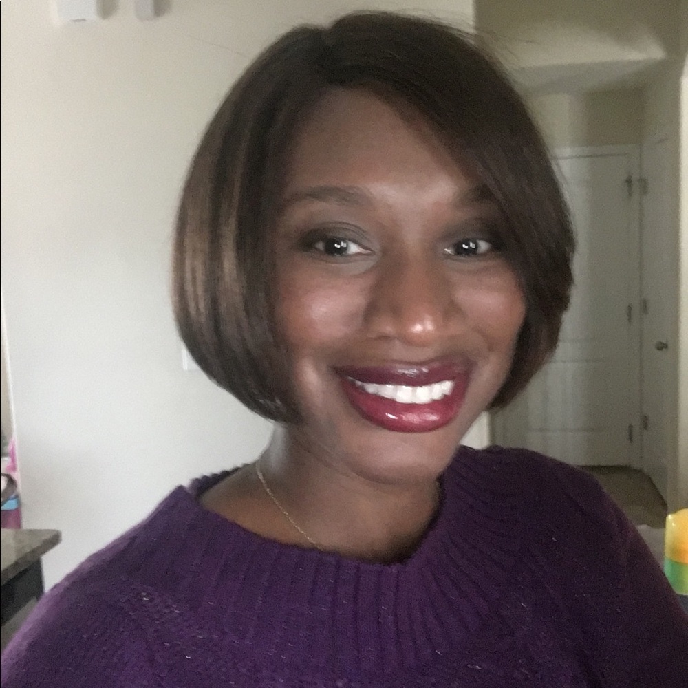 Meet your Posher, Adrianne